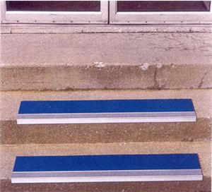 Grit-Surface Aluminum Stair Tread
